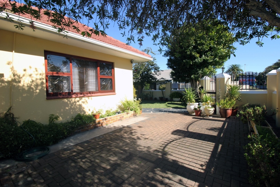 3 Bedroom Property for Sale in Plumstead Western Cape